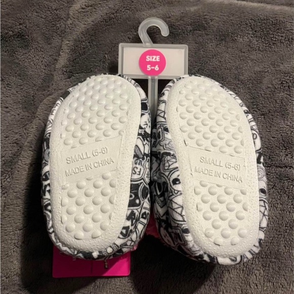 LOL Slippers - Picture 2 of 2